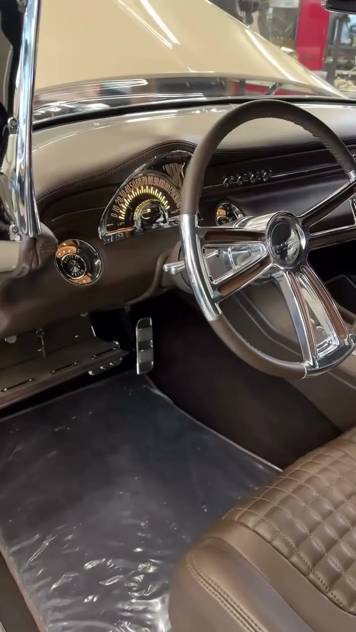1956 Chevrolet Bel Air convertible, photo 2